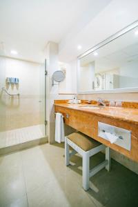 a bathroom with a large sink and a shower at Occidental Costa Cancún - All Inclusive in Cancún