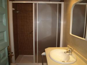 A bathroom at Apartaments Geminis