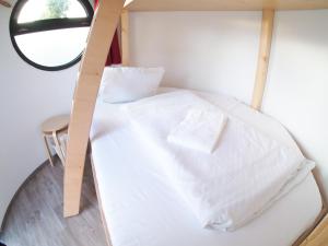 Posteľ alebo postele v izbe v ubytovaní slube am Yachthafen Greifswald