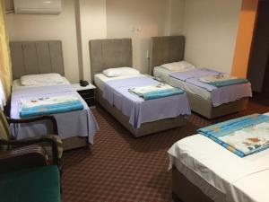 Postel nebo postele na pokoji v ubytování Paris Hotel
