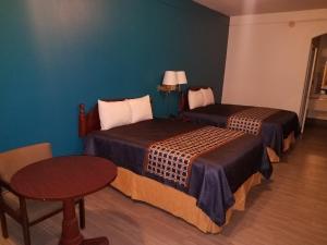 Postel nebo postele na pokoji v ubytování Texas Inn Downtown McAllen