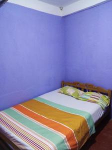 เตียงในห้องที่ Hospedaje Independencia Pucallpa