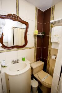 Um banheiro em Lima Wari Hotel Boutique