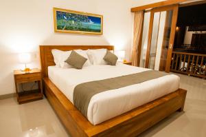 Postel nebo postele na pokoji v ubytování Flamboyant Villa Ubud