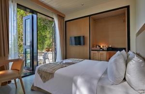 Postel nebo postele na pokoji v ubytování Royale Chulan Cherating Villa + 30 fotografií