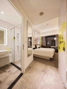 Letto o letti in una camera di YELLO Hotel Harmoni