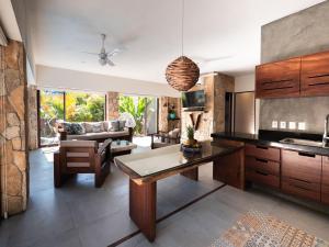 Η κουζίνα ή μικρή κουζίνα στο Villa Vargas Sayulita