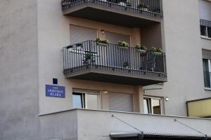 a building with a balcony with plants on it at Apartman Klara in Karlovac