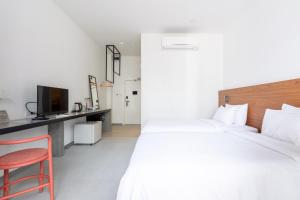 Tempat tidur dalam kamar di Reno hotel