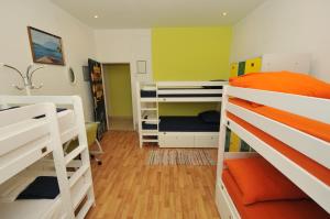Krevet ili kreveti na sprat u jedinici u okviru objekta Oasis hostel
