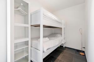 Ένα ή περισσότερα κρεβάτια σε δωμάτιο στο Classy Apartment in City Center with Large Balcony