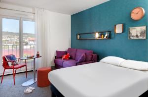 Postel nebo postele na pokoji v ubytování Hôtel ibis Styles Clermont-Ferrand Gare