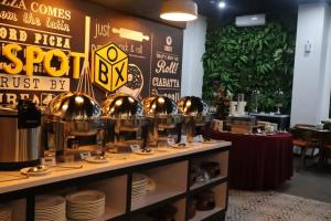 Front One Inn Kediri 음료