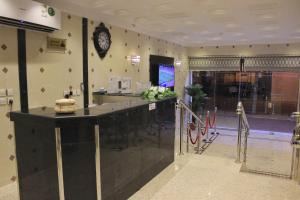 Лобби или стойка регистрации в Dar Al Jood Hotel units