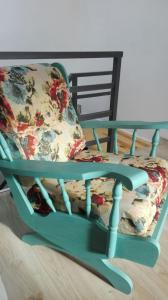 a blue chair with a pillow and a table at Casalacapillajelgueres in Cangas de Onís