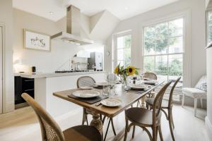 Gallery image of Chic Wandsworth Home with Patio by UndertheDoormat in London
