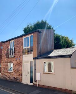 a brick house with a wooden roof at Detached one bedroom house near to castle and cathedral in Lincoln