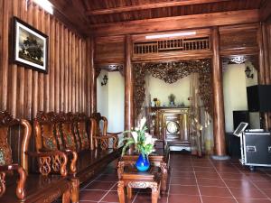 Khu vực ghế ngồi tại Hoa Quynh Garden House (Nhà Vườn Hoa Quỳnh)