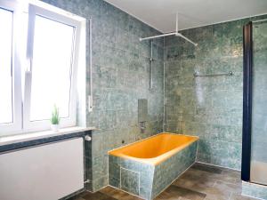 SUNNYHOME Monteurwohnungen und Apartments in Schwandorf tesisinde bir banyo