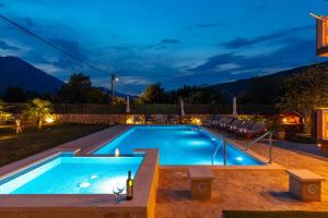 Bazén v ubytovaní Luxury Villa Poquito alebo v jeho blízkosti