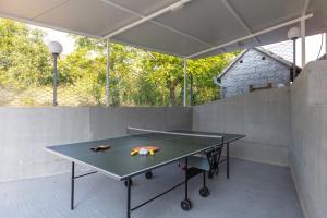 Stolný tenis v ubytovaní Luxury Villa Poquito alebo v jeho okolí