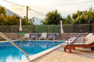 Bazén v ubytovaní Luxury Villa Poquito alebo v jeho blízkosti