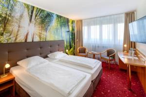 Ein Bett oder Betten in einem Zimmer der Unterkunft AHORN Panorama Hotel Oberhof