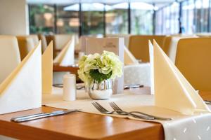 Ein Restaurant oder anderes Speiselokal in der Unterkunft AHORN Panorama Hotel Oberhof 