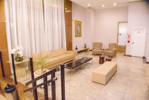 Uma área de estar em Abba Hotel