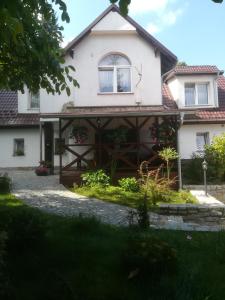 a house with a porch and a driveway at Willa Parkowa in Szklarska Poręba