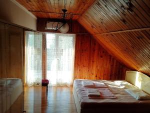 Postel nebo postele na pokoji v ubytování David Dali House