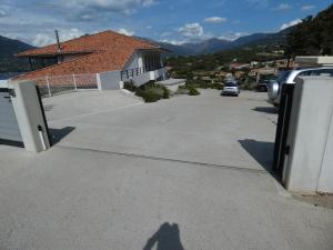 Nespecifikovaný výhled na hory nebo výhled na hory při pohledu z apartmánu