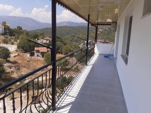A balcony or terrace at Demir Apart-Otel