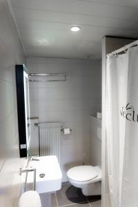 Village Club Les Balcons du Lac d'Annecy - Neaclub tesisinde bir banyo