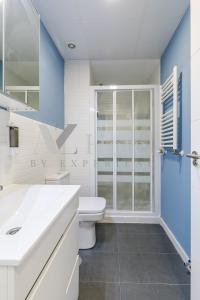 A bathroom at AYZ Villegas - Auto check-in property