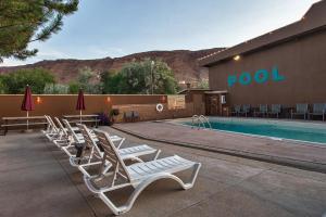 The swimming pool at or close to Big Horn Lodge