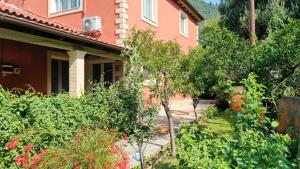 Photo de la galerie de l'établissement George's Sweet n' Cozy Maisonette in Ipsos Corfu, à Ýpsos