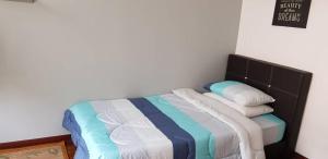 Postel nebo postele na pokoji v ubytování Tun Perak Homestay