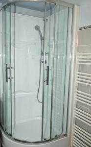 Ένα μπάνιο στο Apparthotel Douai Gare +54 φωτογραφίες