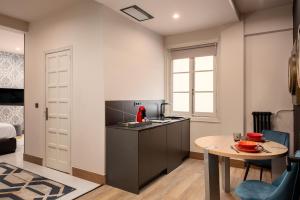 a kitchen with a counter and a table in a room at SUITE 1907 OVIEDO Low Cost in Oviedo