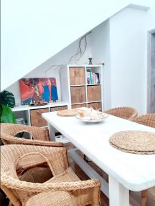 Część wypoczynkowa w obiekcie Los Ancones Apartment