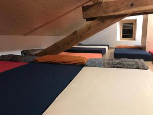 Säng eller sängar i ett rum på Gite du pèlerin-Chalet de montagne