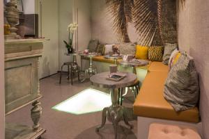 Posezení v ubytování 7Art Hotel