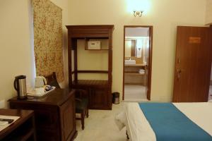 Postel nebo postele na pokoji v ubytování Suryaa Villa - A Boutique Heritage Hotel
