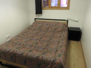 a bed in a room with a bedspread on it at Appartement hyper centre ville au calme in Besançon