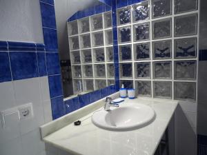 A bathroom at cortijo la laguna