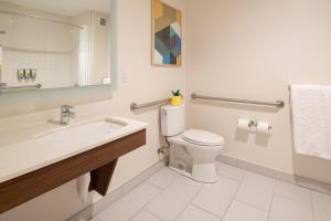 Staypineapple, Hotel Z, Gaslamp San Diego 욕실