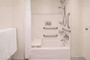 Staypineapple, Hotel Z, Gaslamp San Diego 욕실