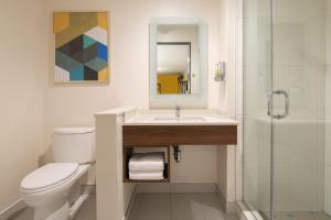 Staypineapple, Hotel Z, Gaslamp San Diego 욕실