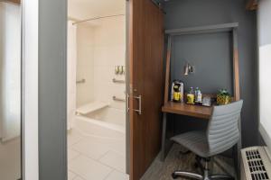 Staypineapple, Hotel Z, Gaslamp San Diego 욕실